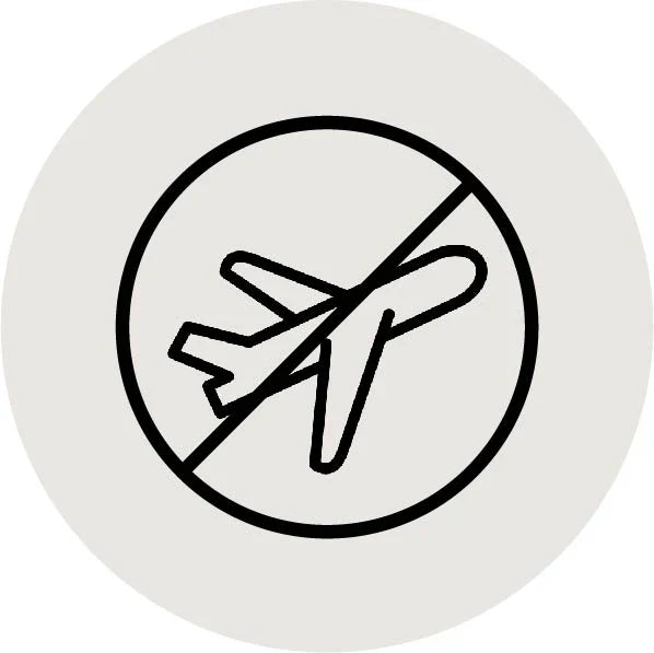 Durchgestrichenes Flugzeug Symbol